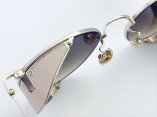 Ultime notizie della società circa Tendenza 2025: occhiali da sole intelligenti, sostenibili e eleganti